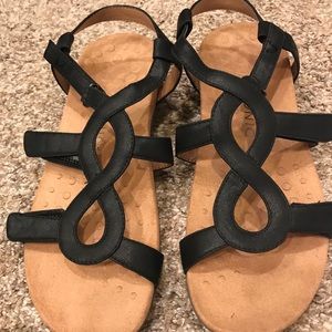 Black vionic sandals